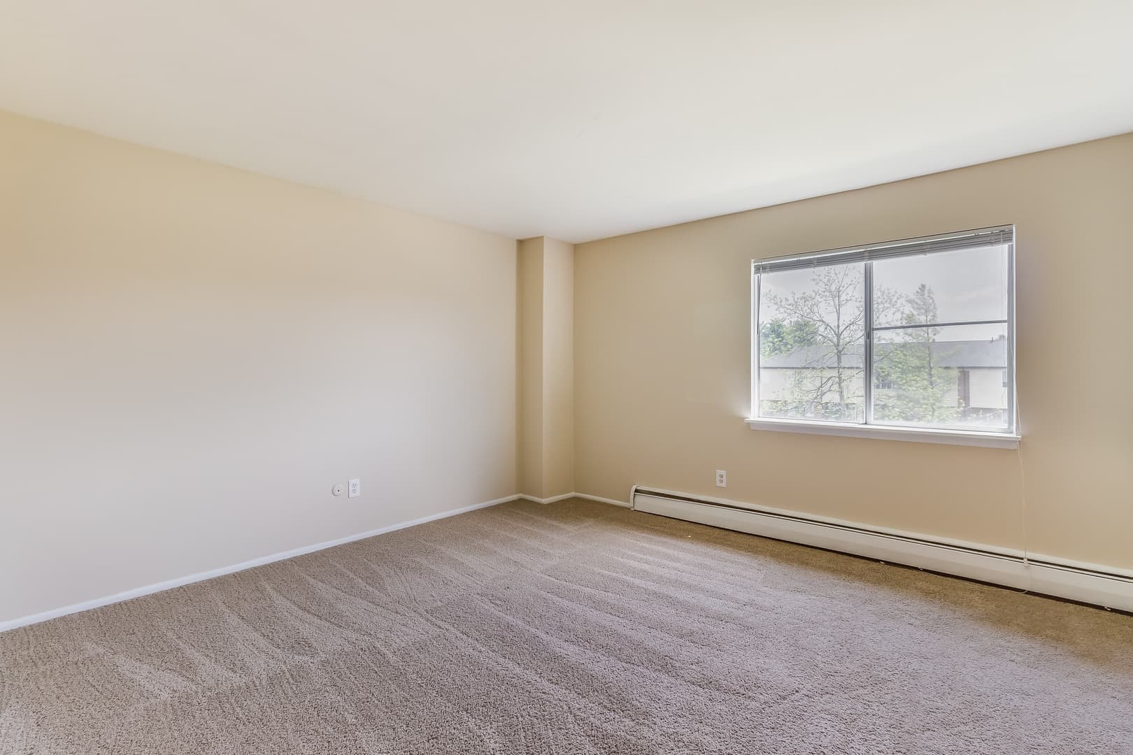 Lapeer Apartment: 55 Suzanne Drive