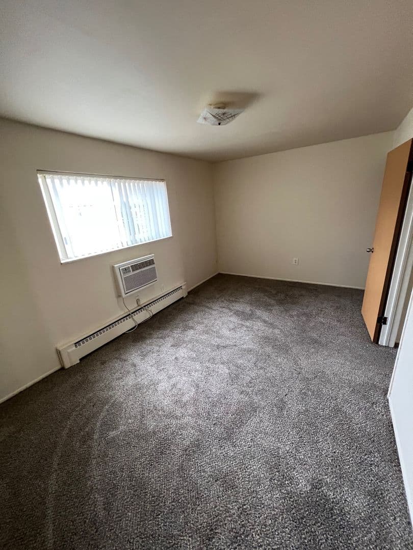 Roseville Apartment: 16435 E 12 Mile Rd