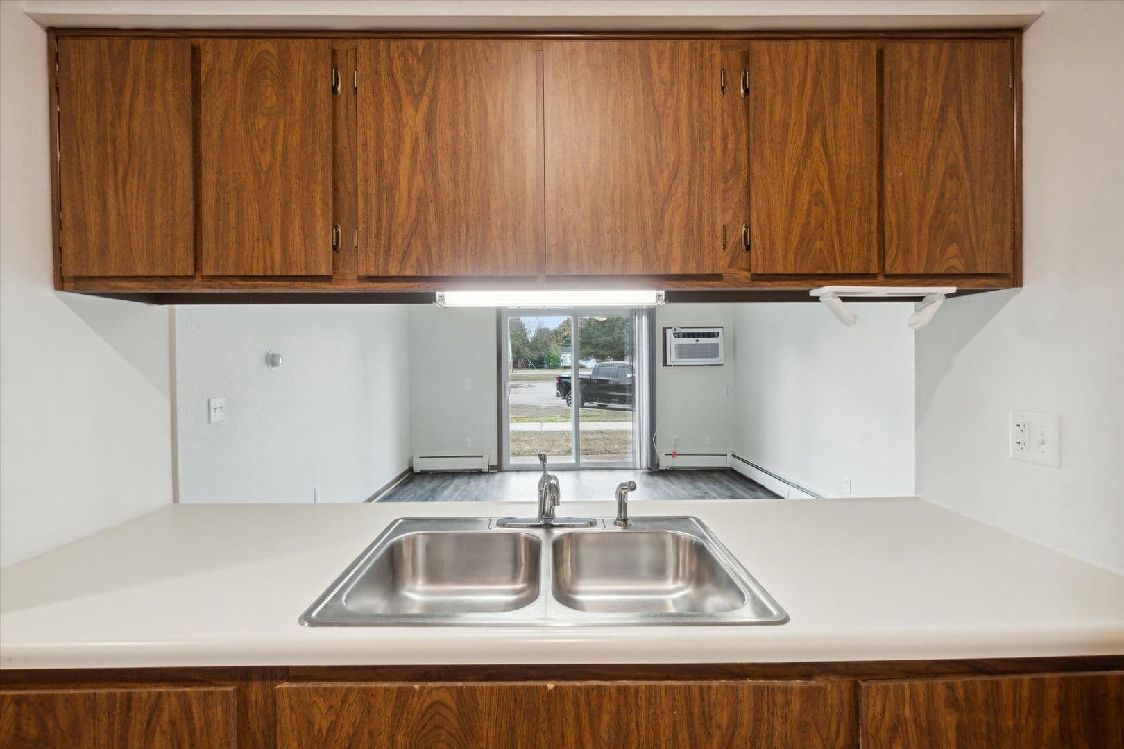 Pewamo Apartment: 140 W North St