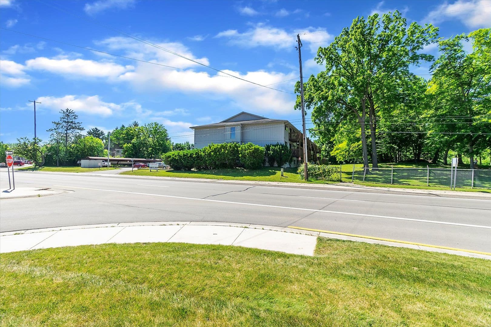 East Lansing Apartment: 1224 East Saginaw