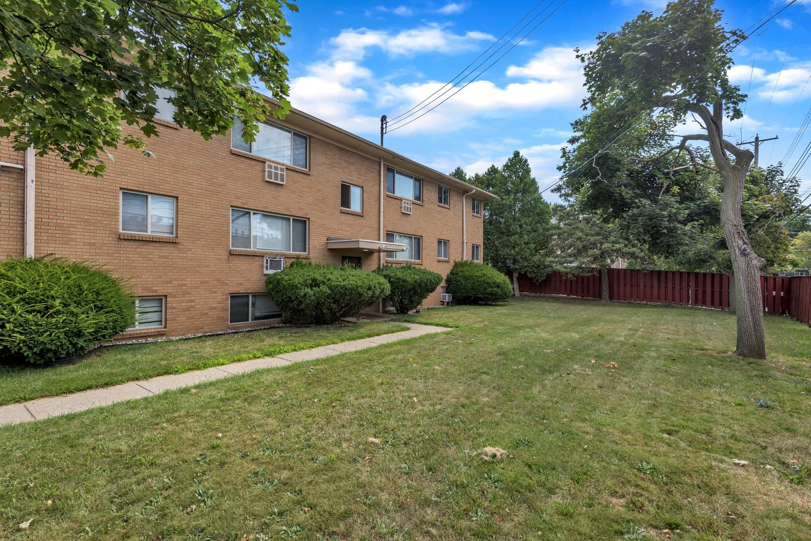 East Lansing Apartment: 1410 Old Canton Lane