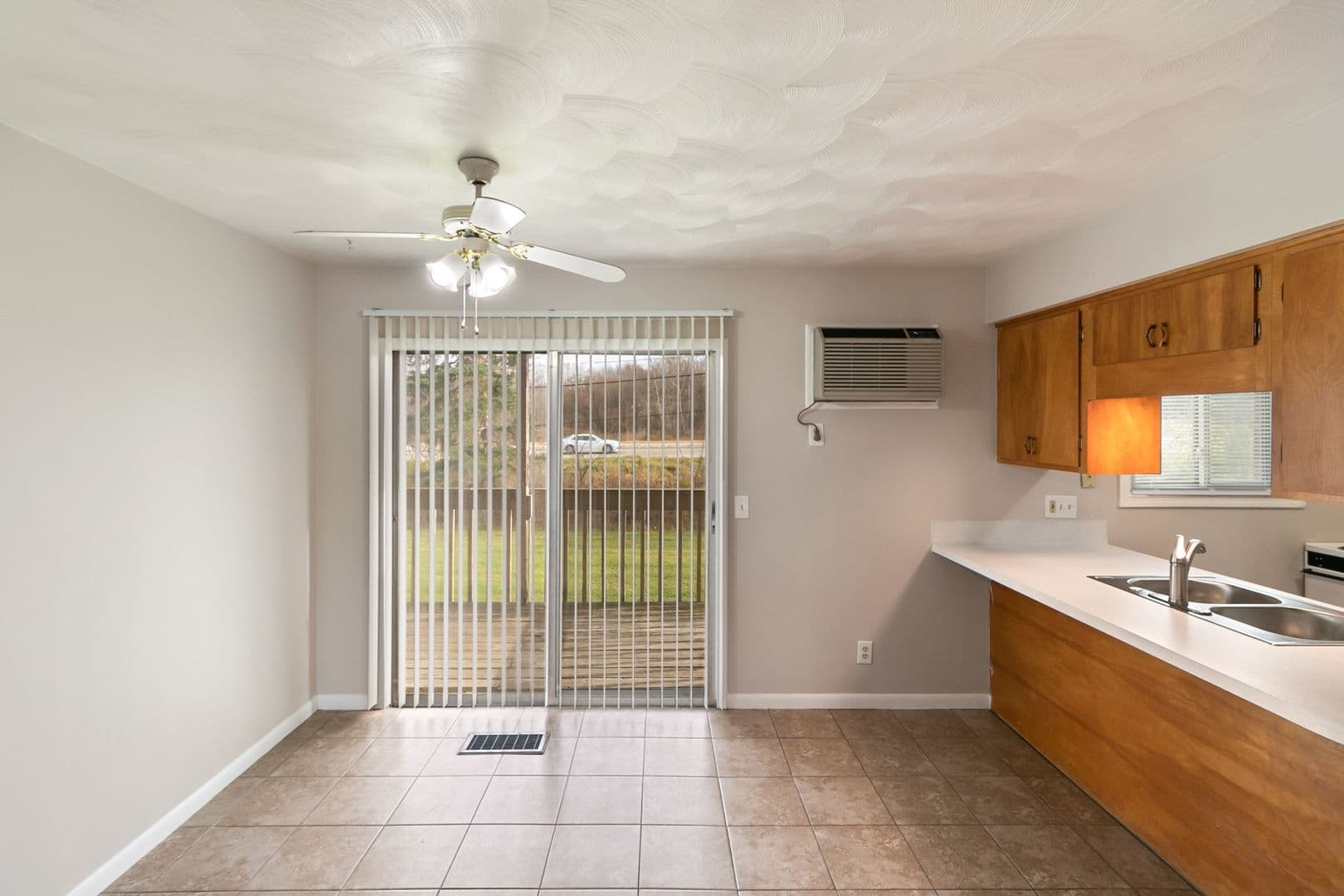DeWitt Apartment: 13435 Dawn Dew Dr.