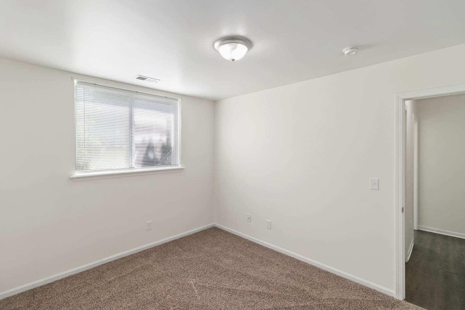 Linden Apartment: 13180 Ripley Street