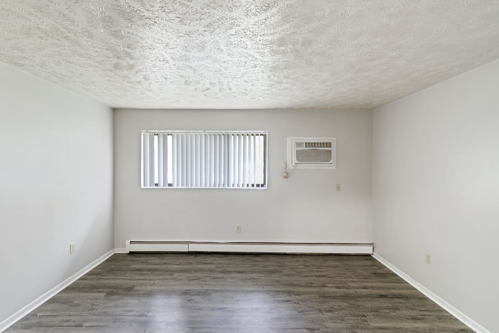 Holt Apartment: 2371 Aurelius Rd