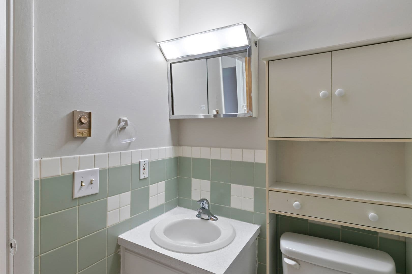 DeWitt Apartment: 13435 Dawn Dew Dr.