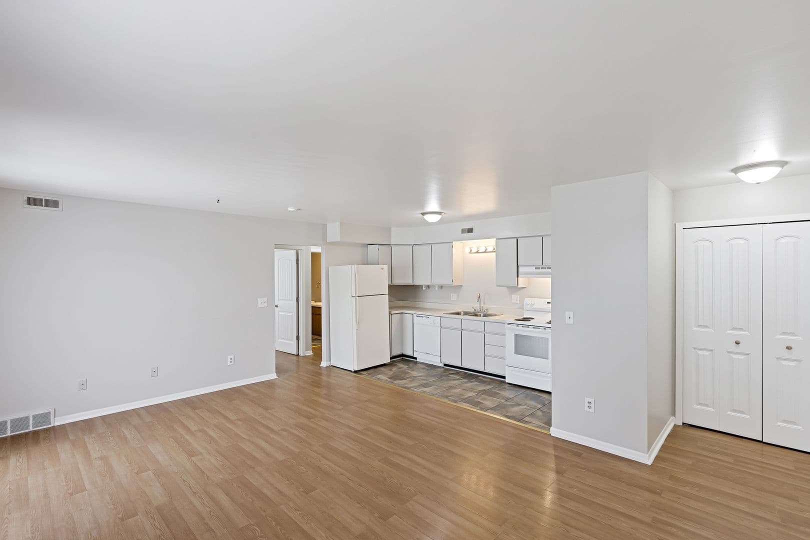 Brighton Apartment: 620 & 630 Rickett Road