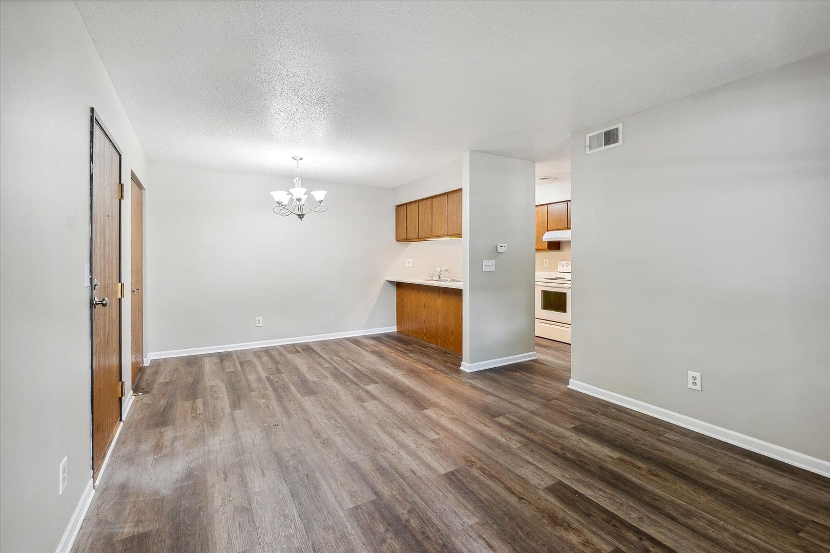 Augusta Apartment: 504 W Jefferson
