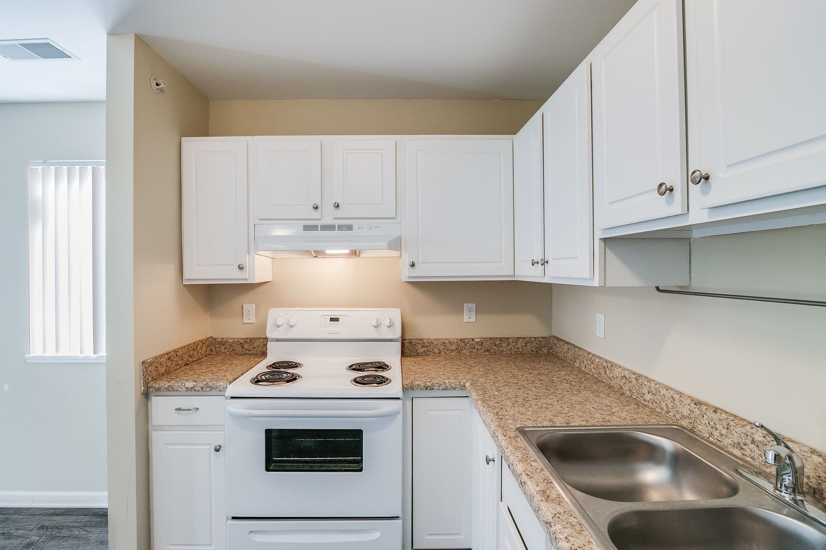 Lansing Apartment: 1306 E. Miller Road / 6114 Beechfield Dr