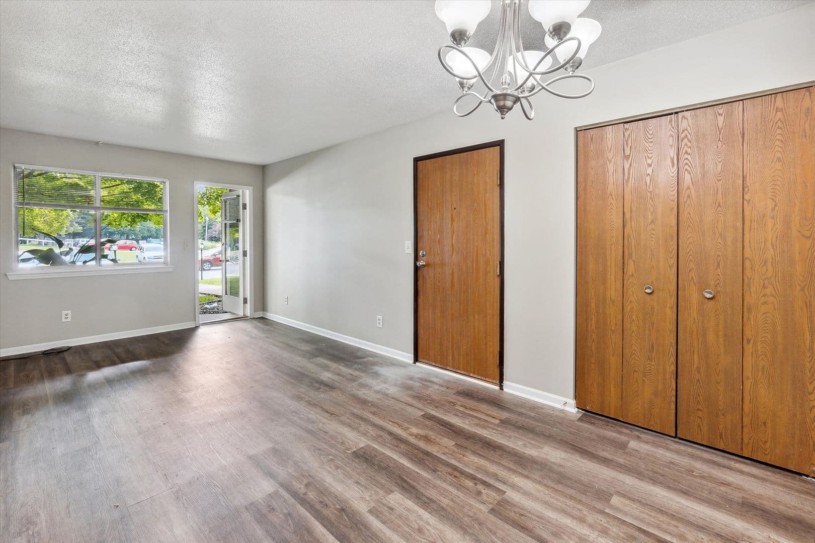 Augusta Apartment: 504 W Jefferson