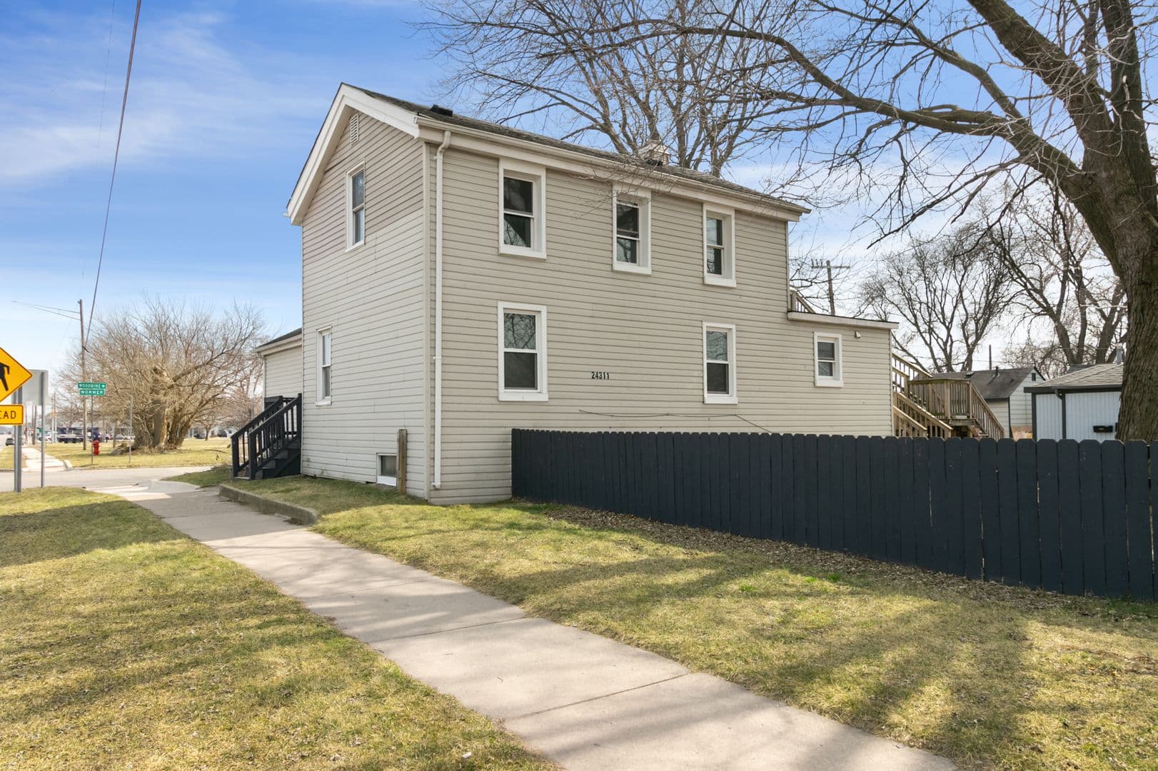 Redford Charter Twp Apartment: 24311 Plymouth Rd