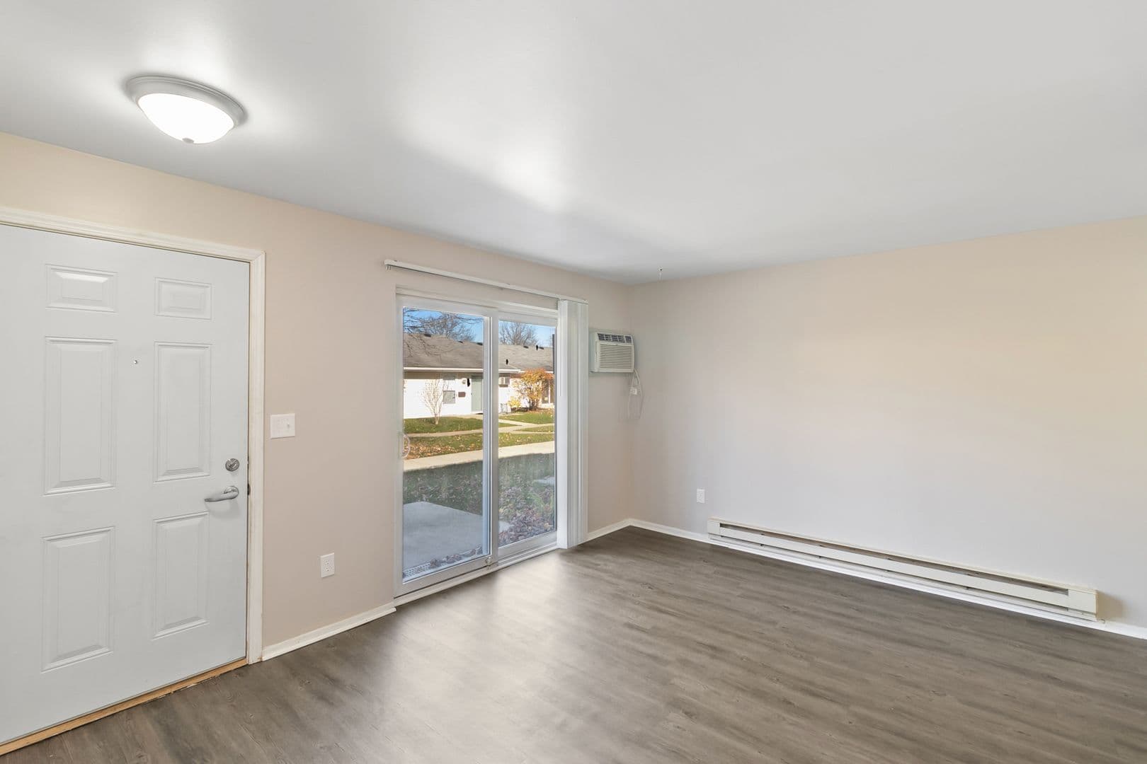 Howell Apartment: 428 Greenwich Drive