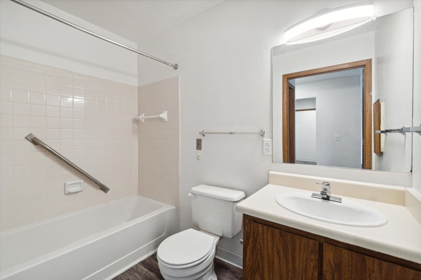 Pewamo Apartment: 140 W North St