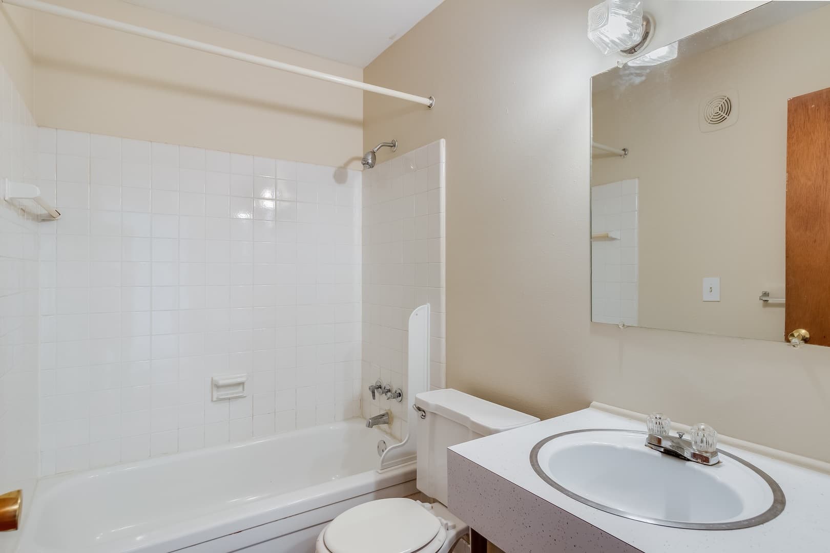 Lapeer Apartment: 55 Suzanne Drive
