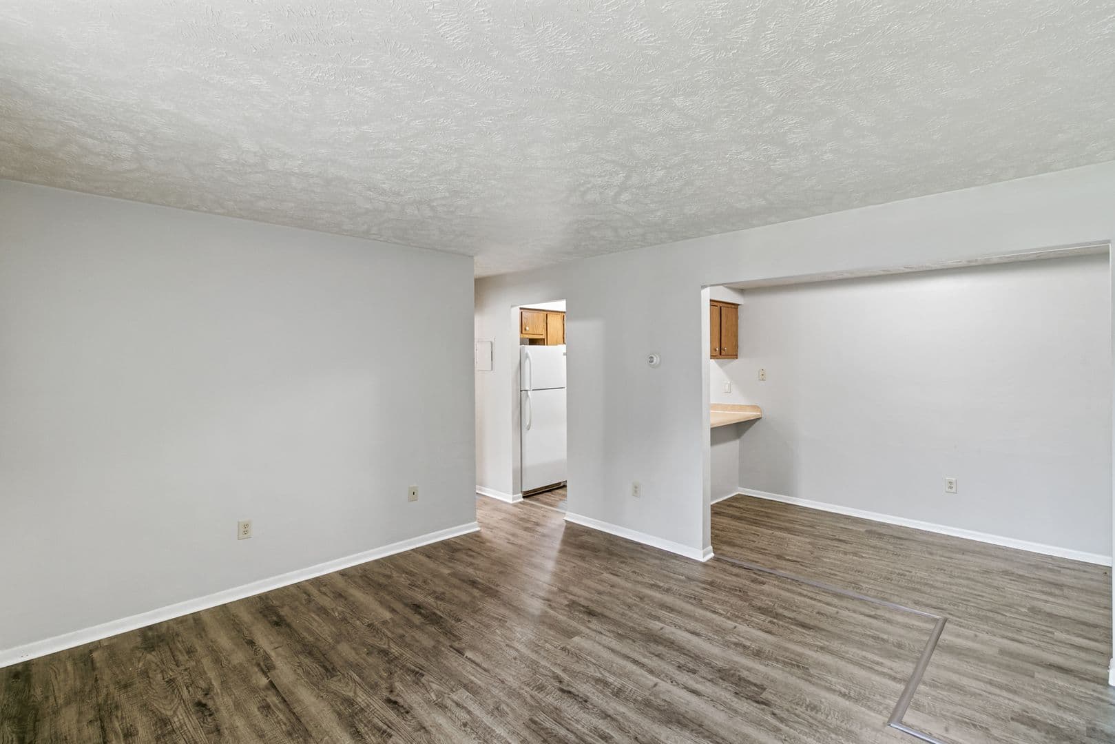 Holt Apartment: 2371 Aurelius Rd