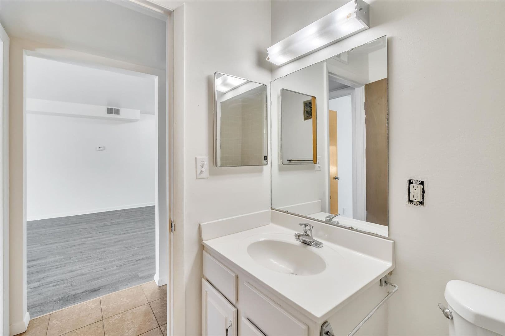 Owosso Apartment: 410 N. Ball St