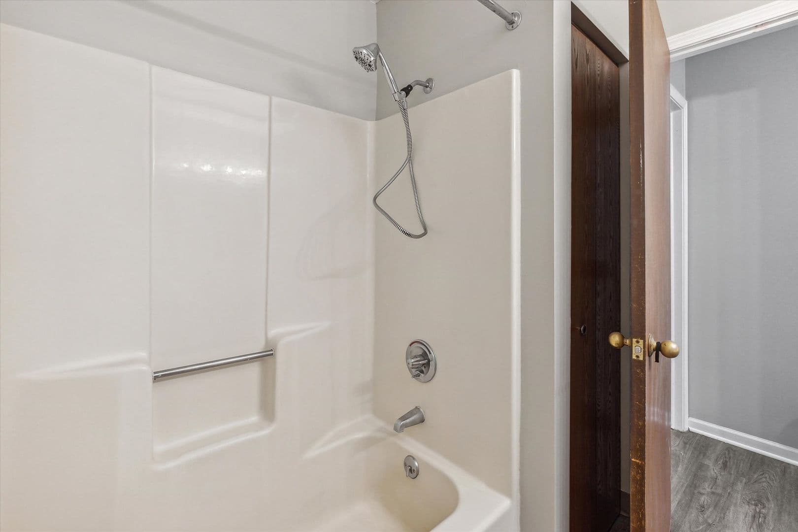 Augusta Apartment: 504 W Jefferson