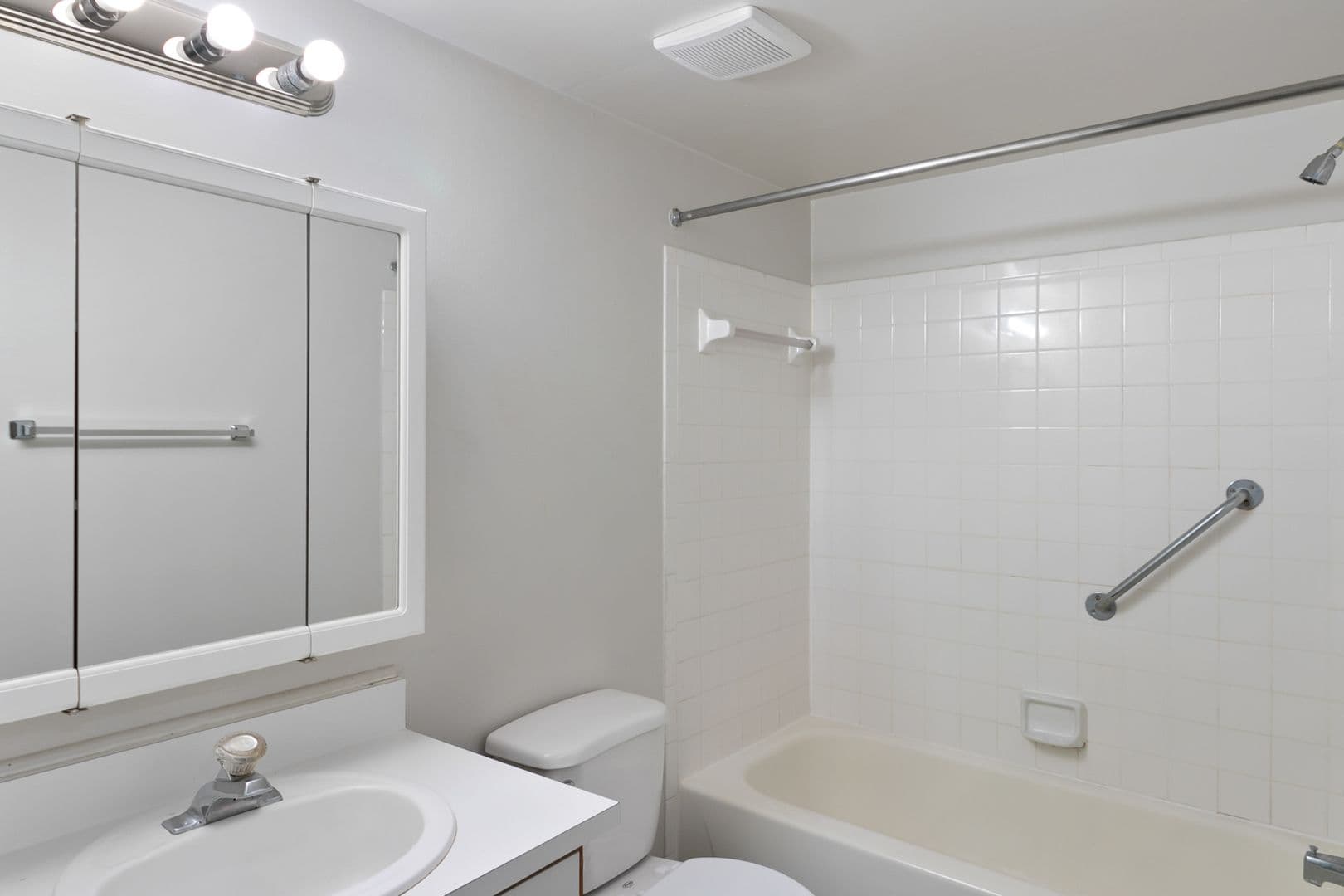 Farmington Hills Apartment: 31600 W. Nine Mile Rd