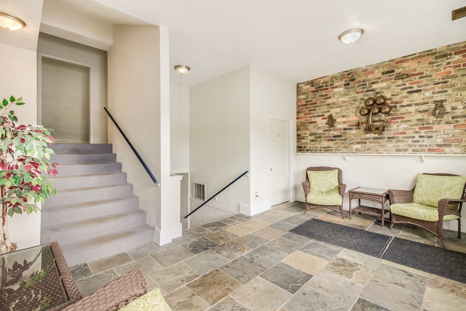 Parchment Apartment: 133 & 143 N Riverview Drive