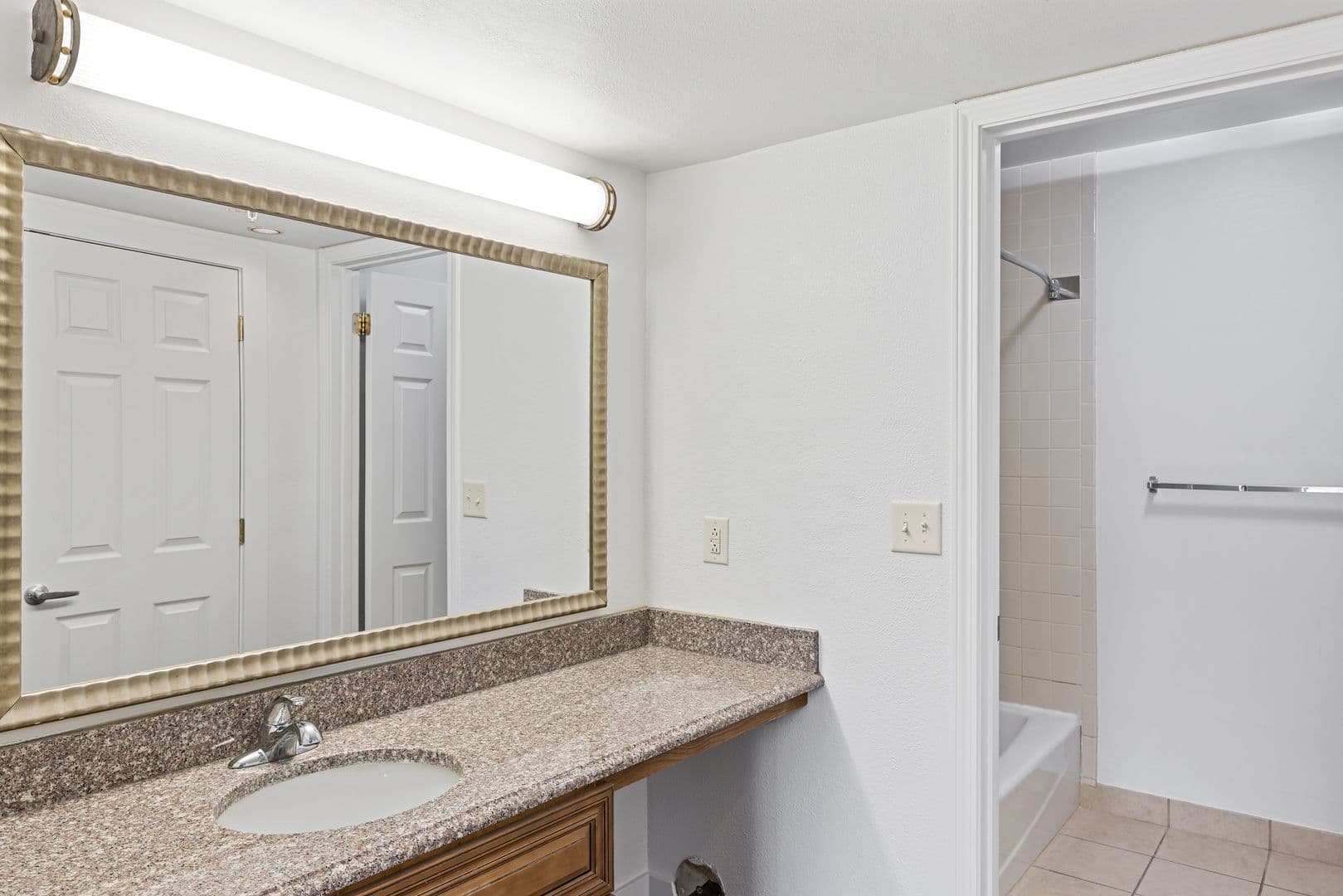 Kalamazoo Apartment: 1500 East Kilgore Road