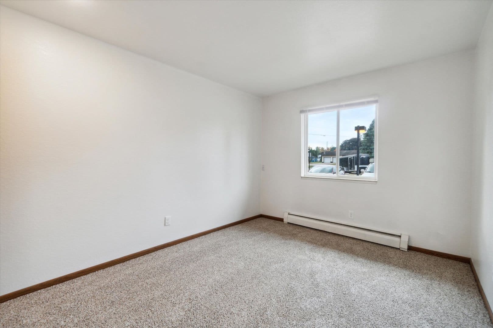 Pewamo Apartment: 140 W North St