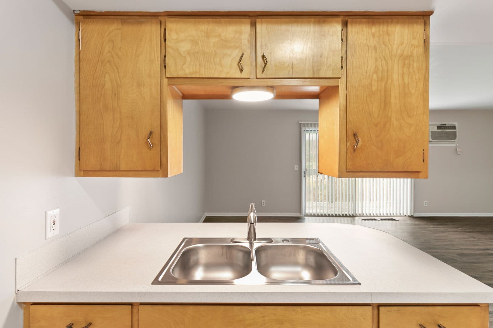 DeWitt Apartment: 13435 Dawn Dew Dr.