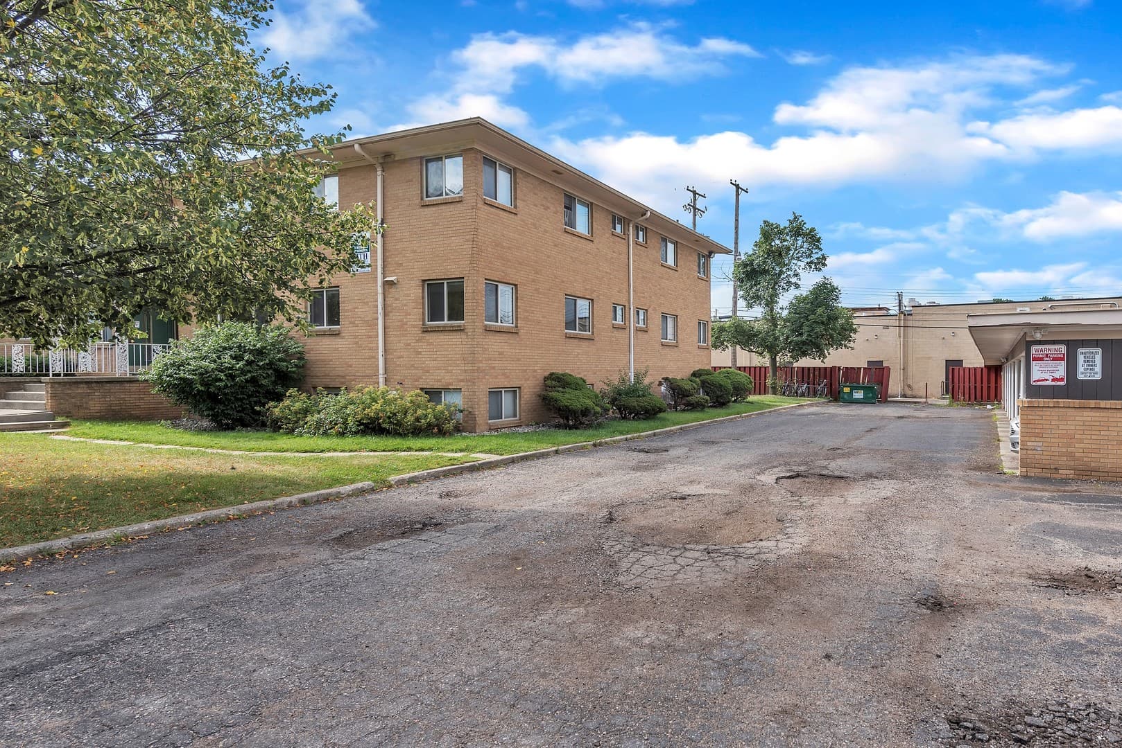 East Lansing Apartment: 1410 Old Canton Lane