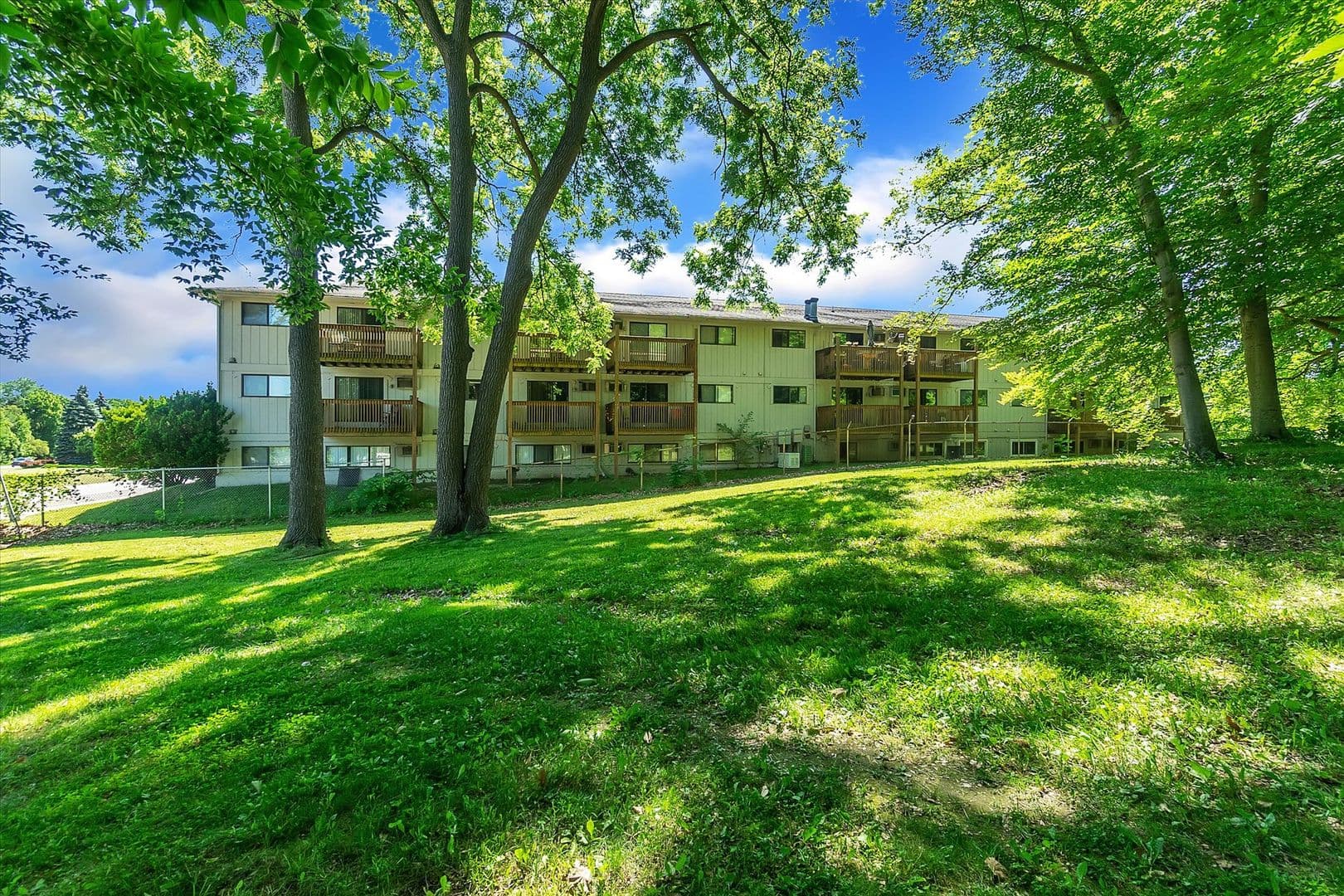 East Lansing Apartment: 1224 East Saginaw