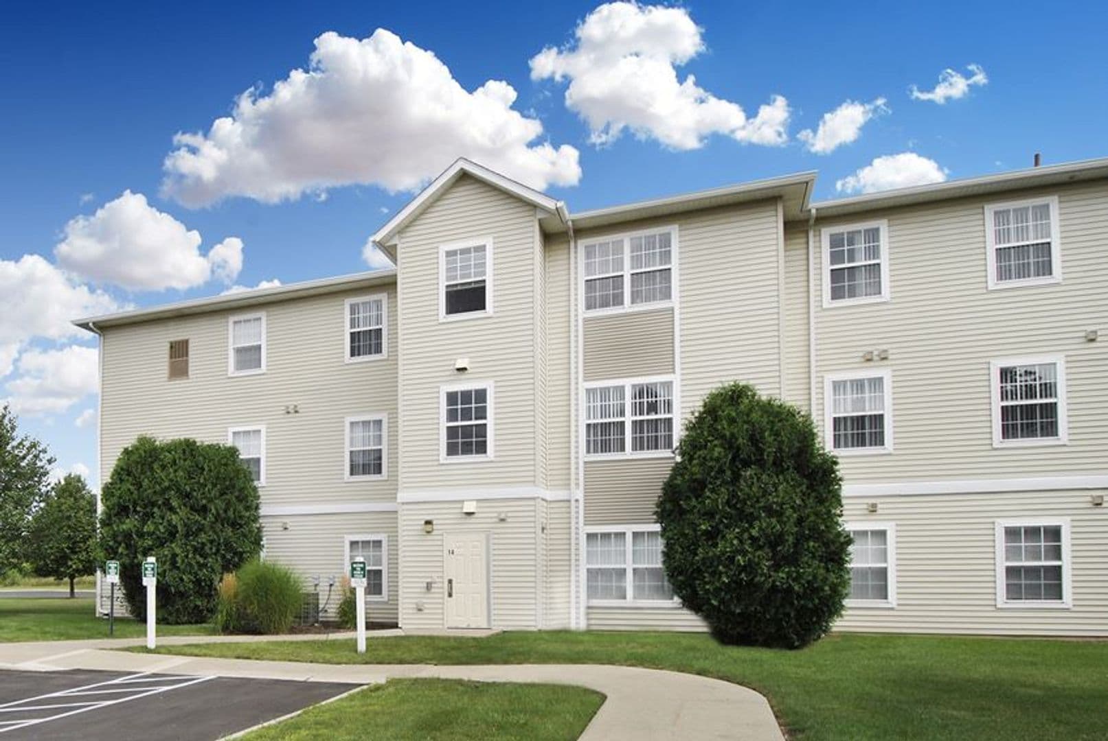 Ypsilanti Apartment: 2224 Golfside Road