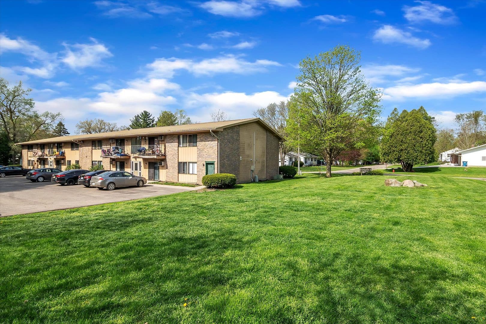 Olivet Apartment: 624 Spruce, 628 Spruce, 700 Spring Street, 706 Spring