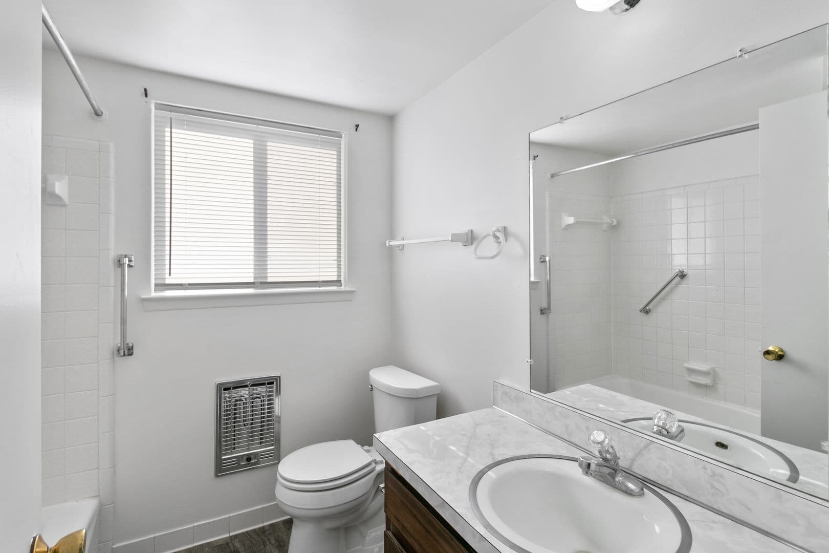 Pinckney Apartment: 220 Park St; 139 Mann St