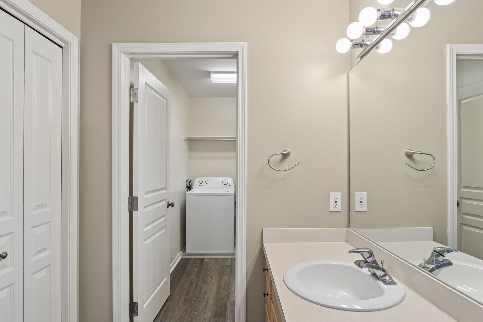 DeWitt Apartment: 270 Brunswick Drive