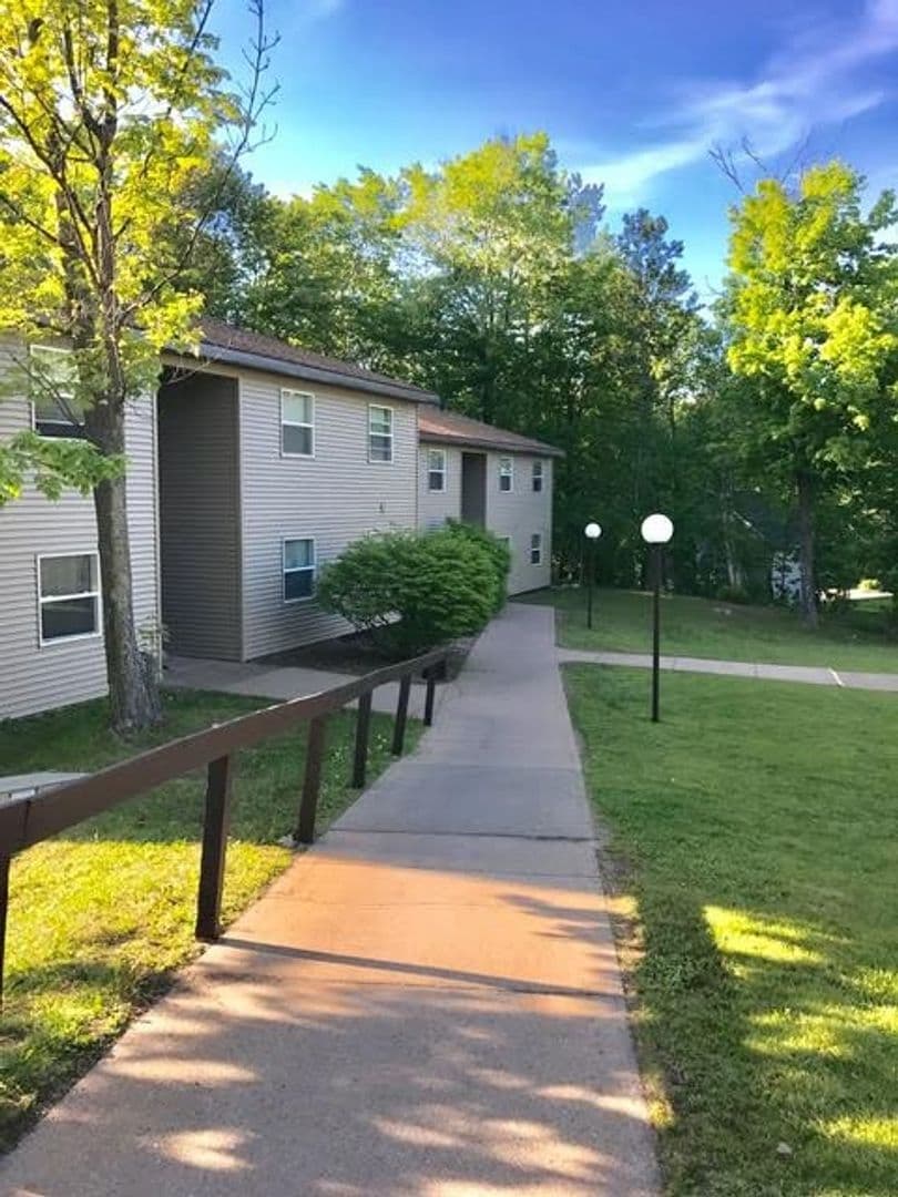 Marquette Apartment: 1000-1142 Northland Drive