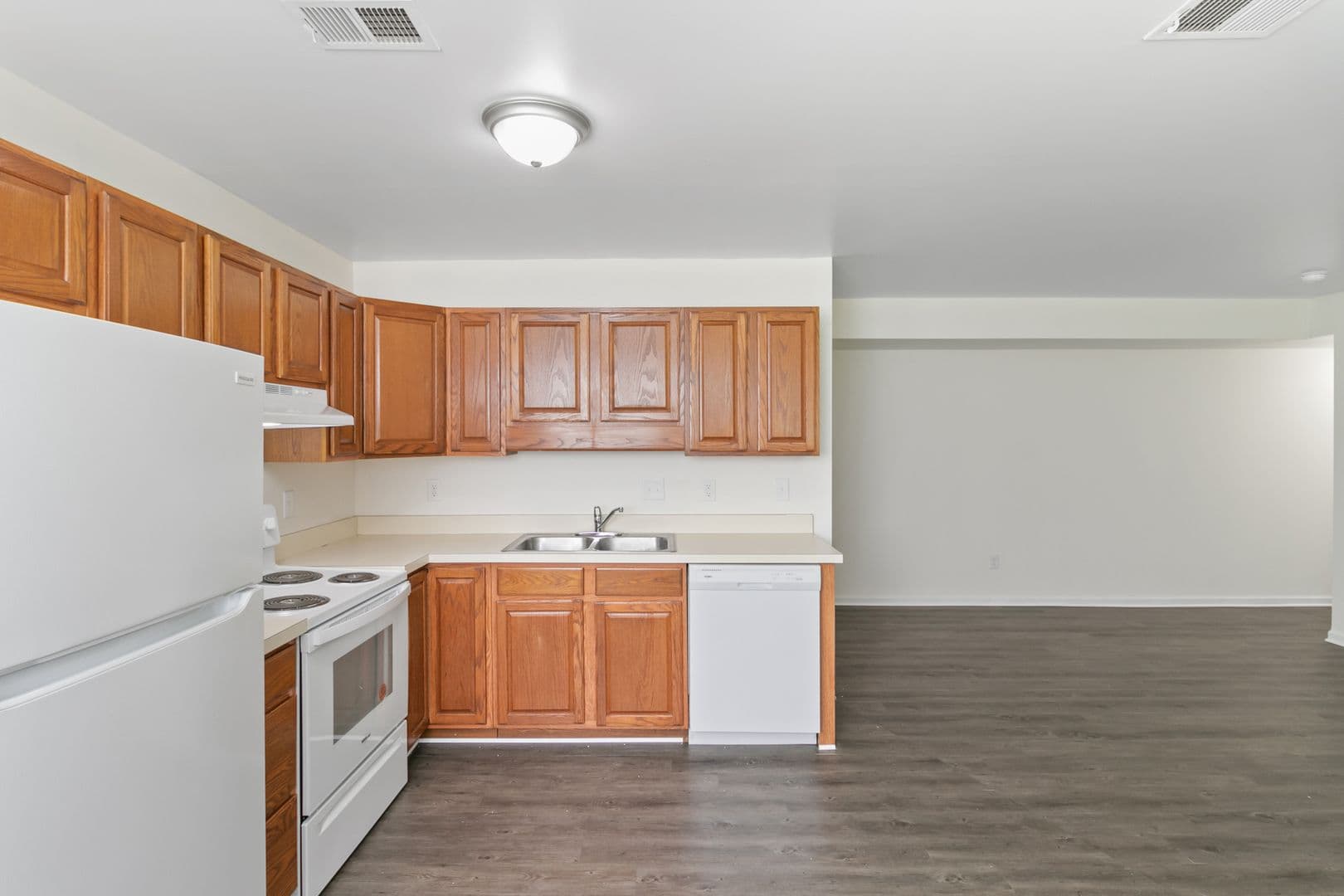 Linden Apartment: 13180 Ripley Street