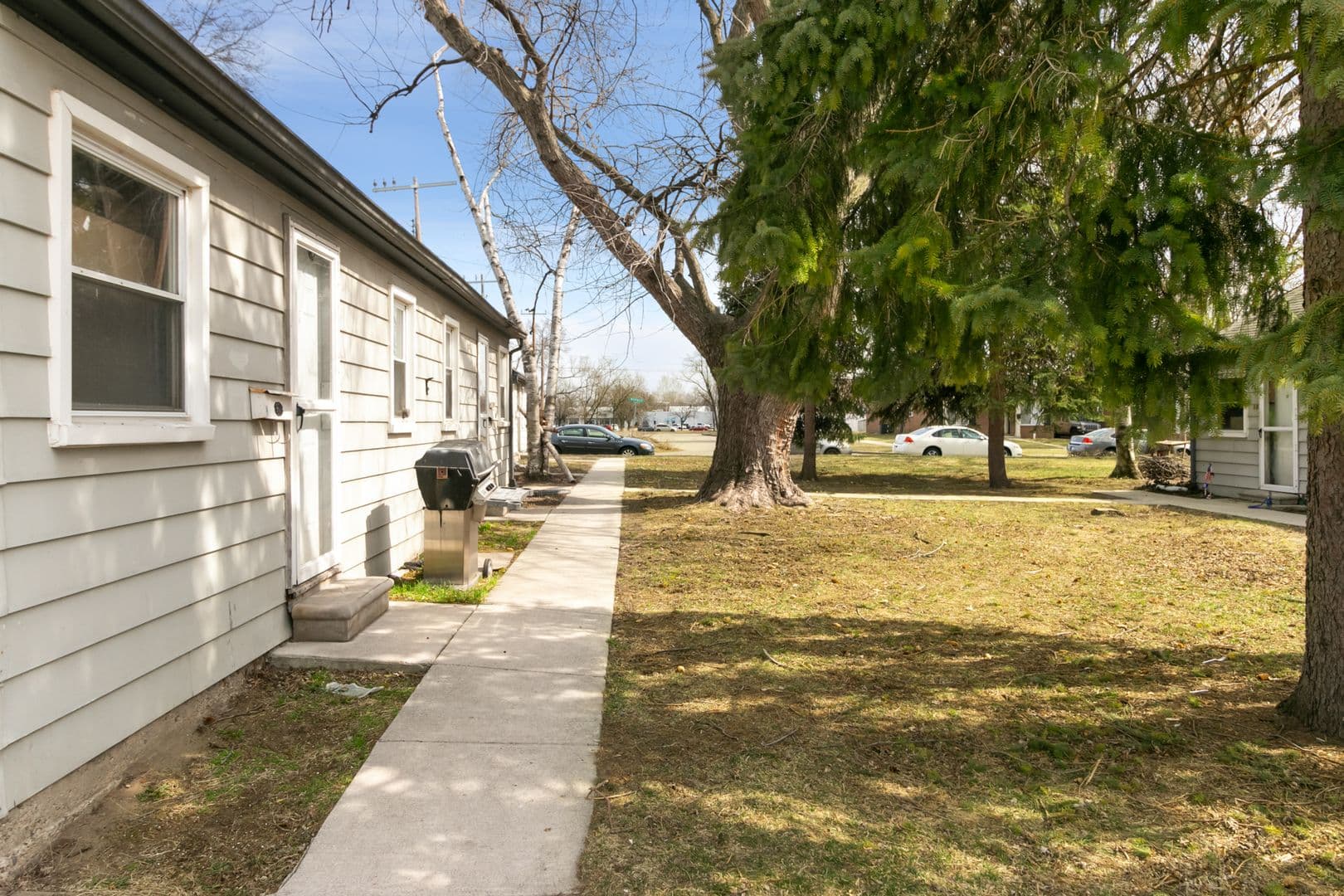 Redford Charter Twp Apartment: 24311 Plymouth Rd