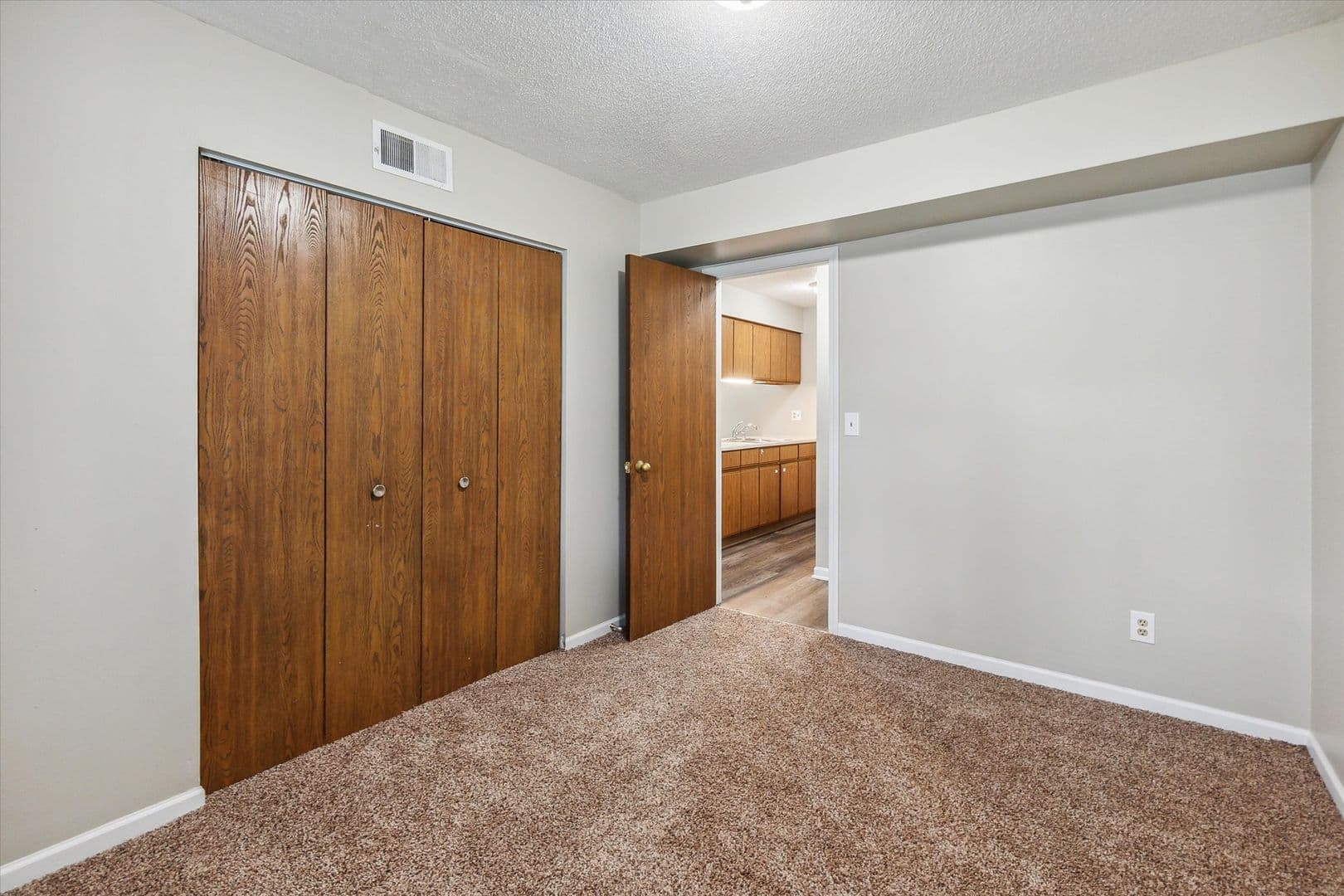 Augusta Apartment: 504 W Jefferson