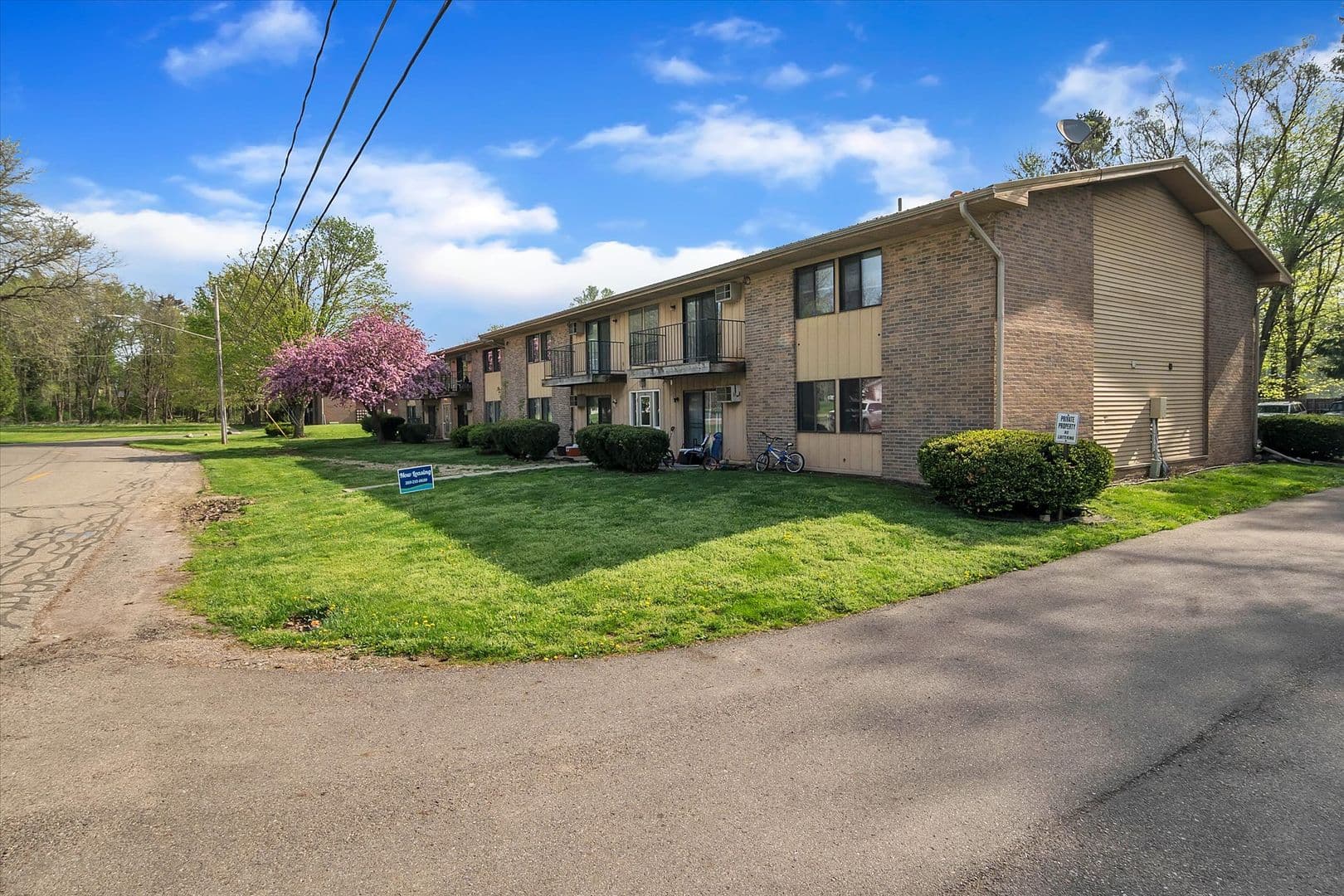 Olivet Apartment: 624 Spruce, 628 Spruce, 700 Spring Street, 706 Spring