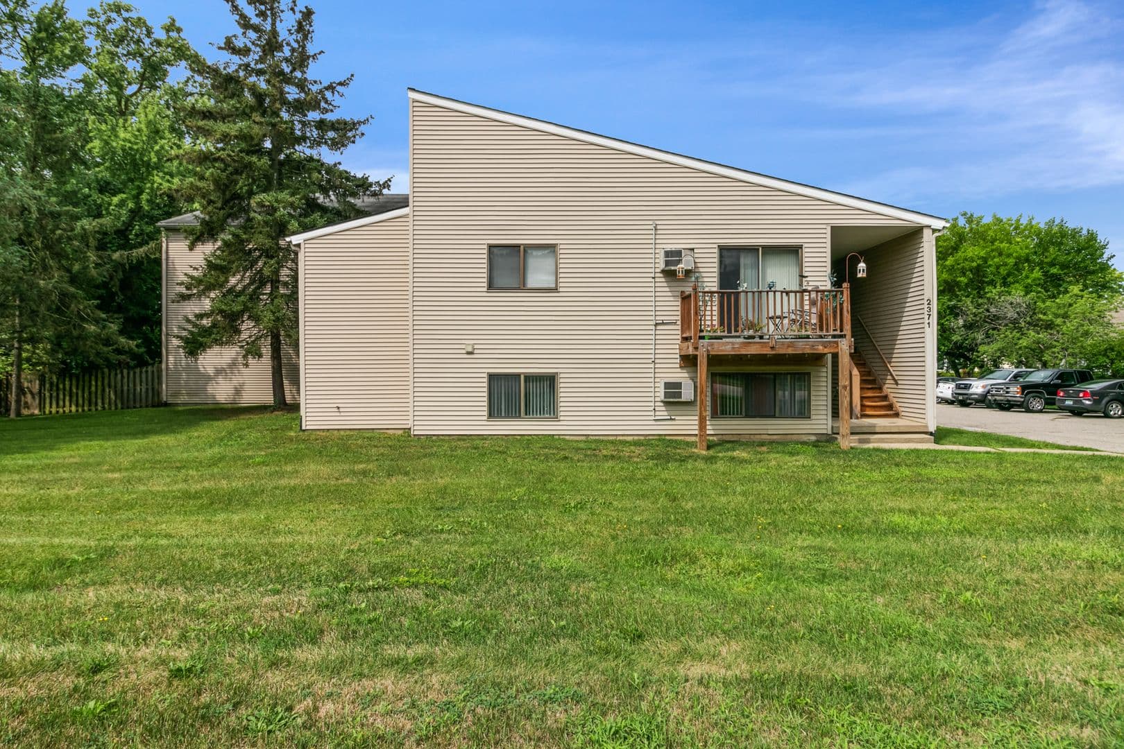 Holt Apartment: 2371 Aurelius Rd