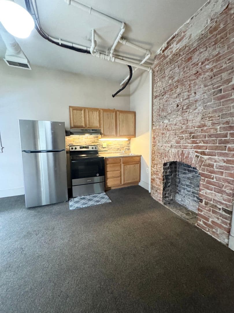 Omaha Apartment: 112 N 38th Ave
