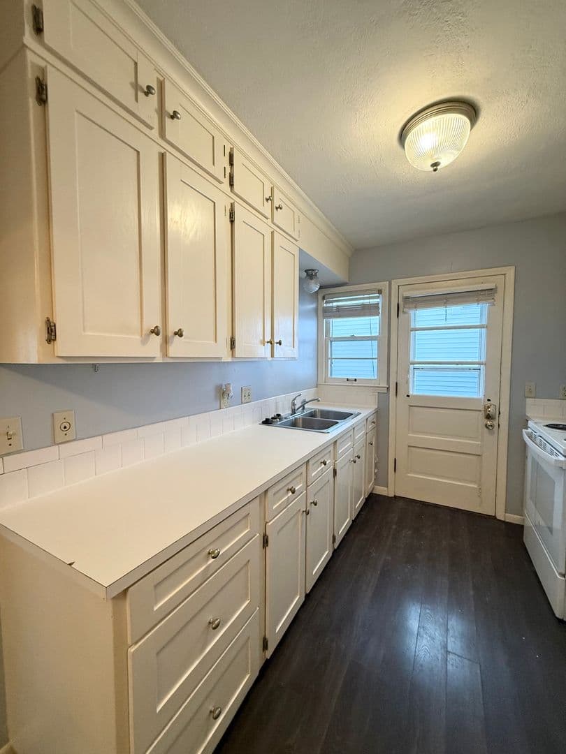 Omaha Apartment: 220 N 32nd Ave
