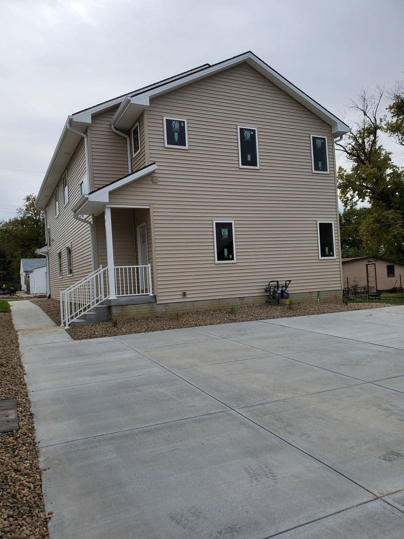Papillion House: 522 S Washington Street