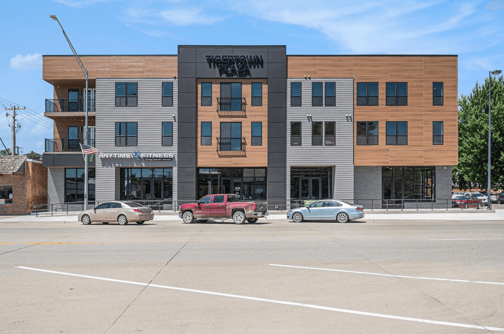 Tekamah Apartment: 300 S 13th Street