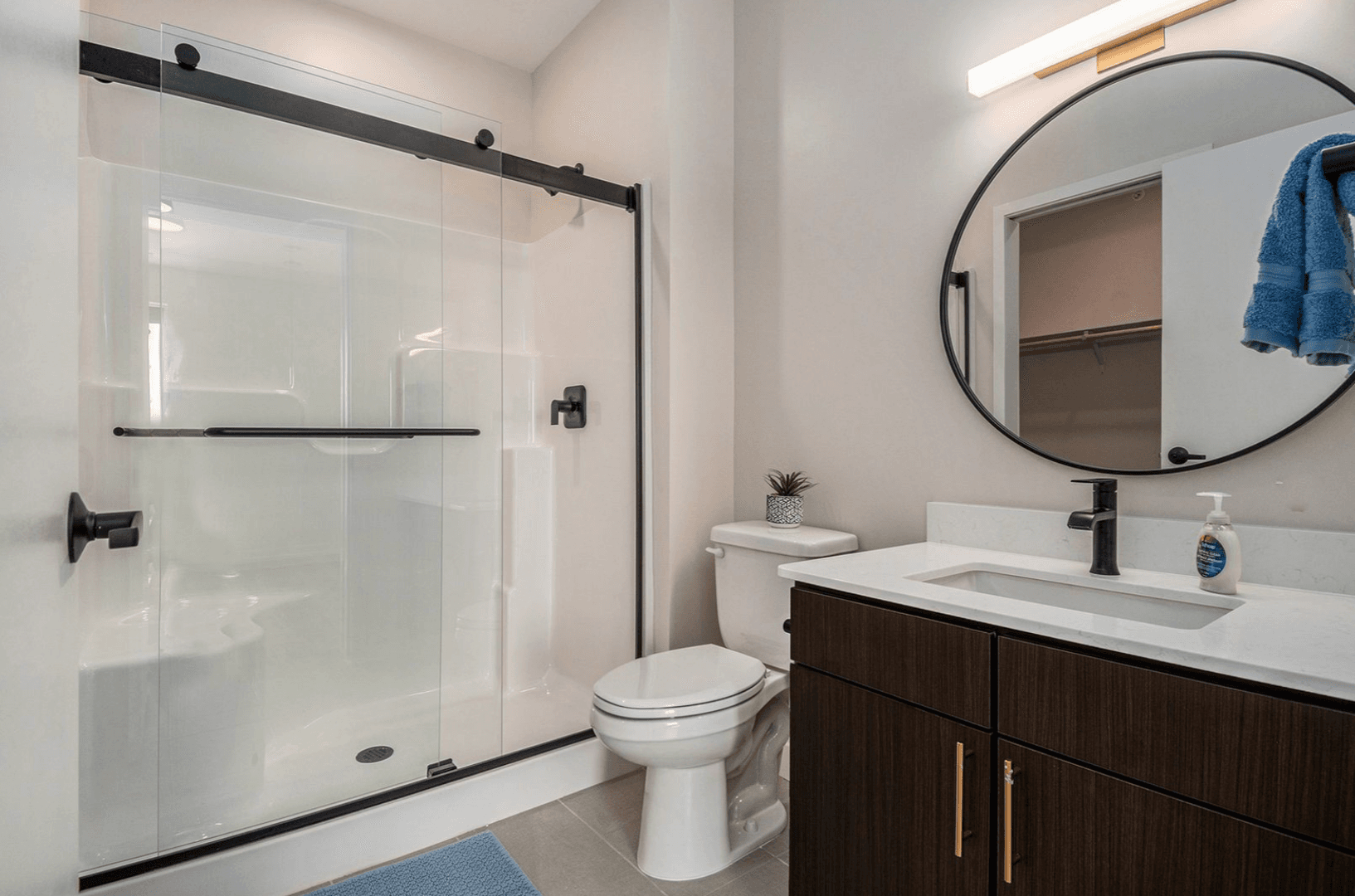 Tekamah Apartment: 300 S 13th Street