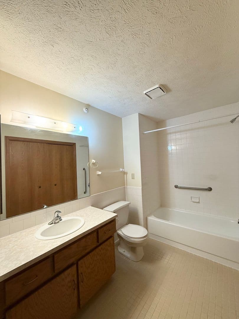 Omaha Apartment: 2715 N 93rd Street