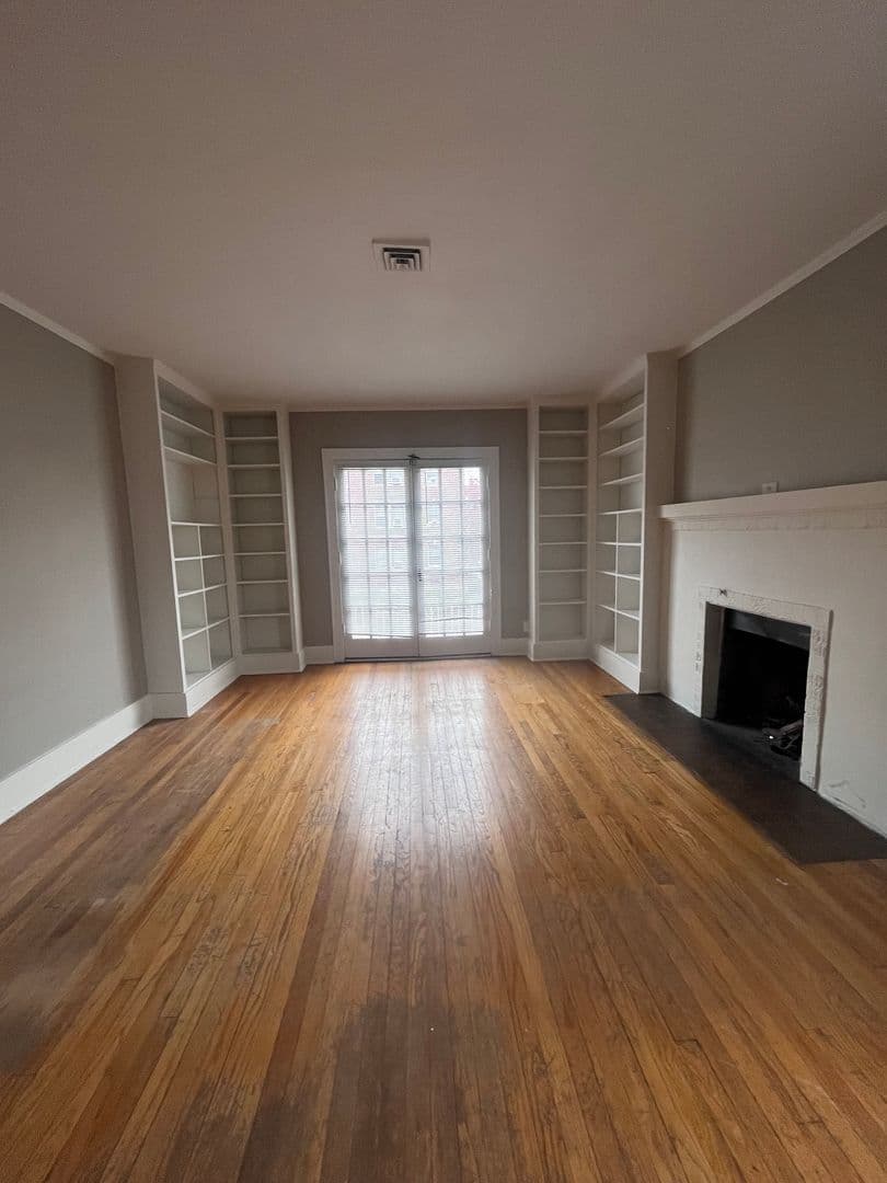 Omaha House: 411 S 38th Ave