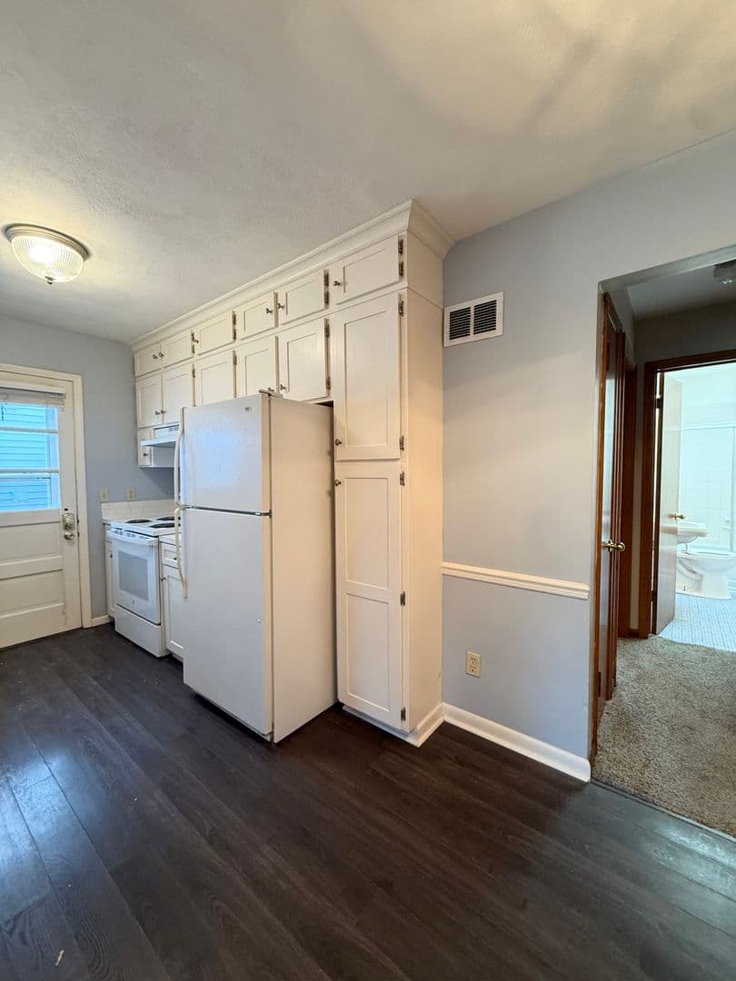 Omaha Apartment: 220 N 32nd Ave
