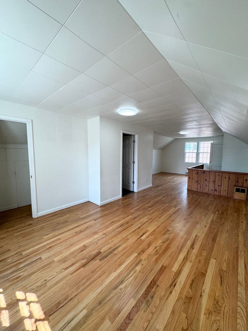 Omaha House: 2034 N 49th ST