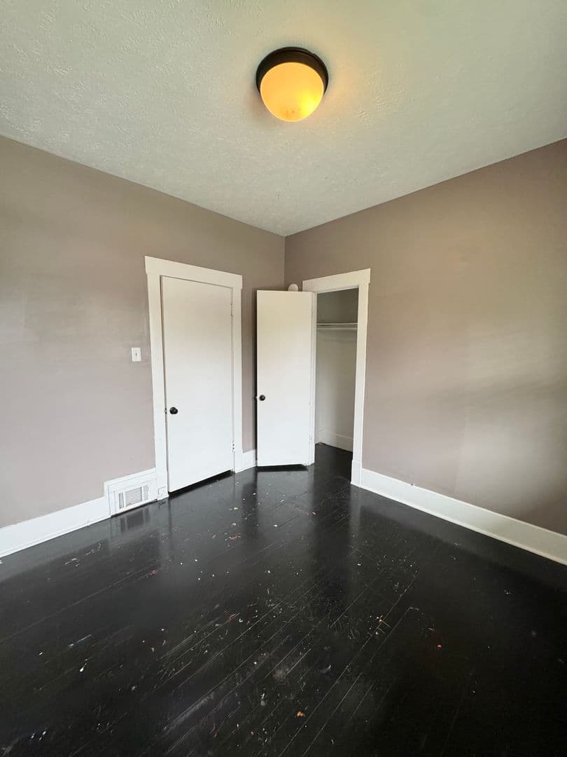 Omaha Apartment: 5148 Dodge St