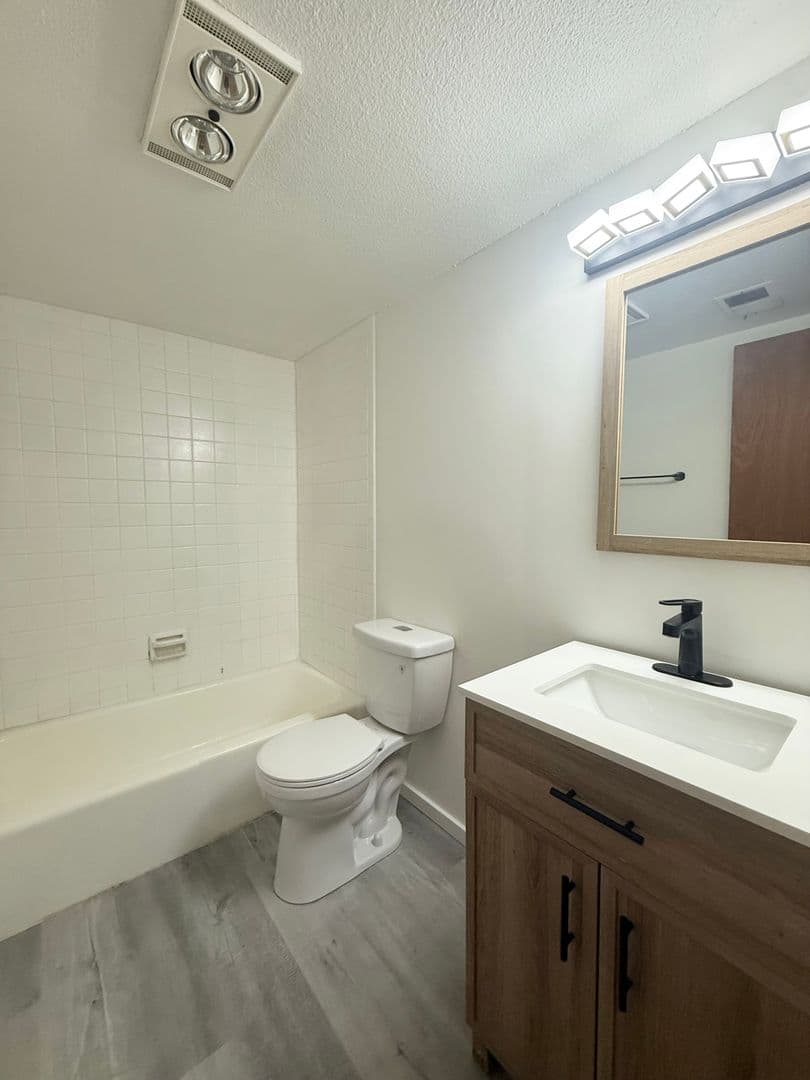 Omaha Apartment: 8002 Blondo Plaza