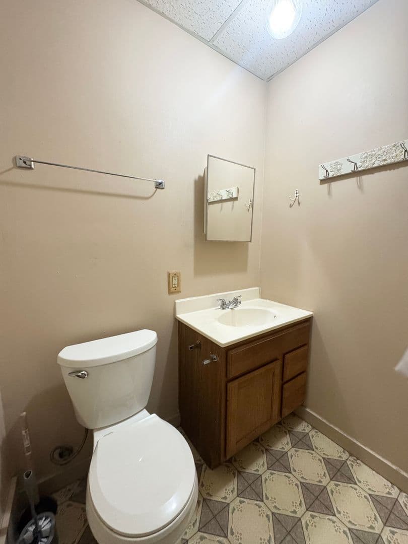 Omaha Apartment: 112 N 38th Ave