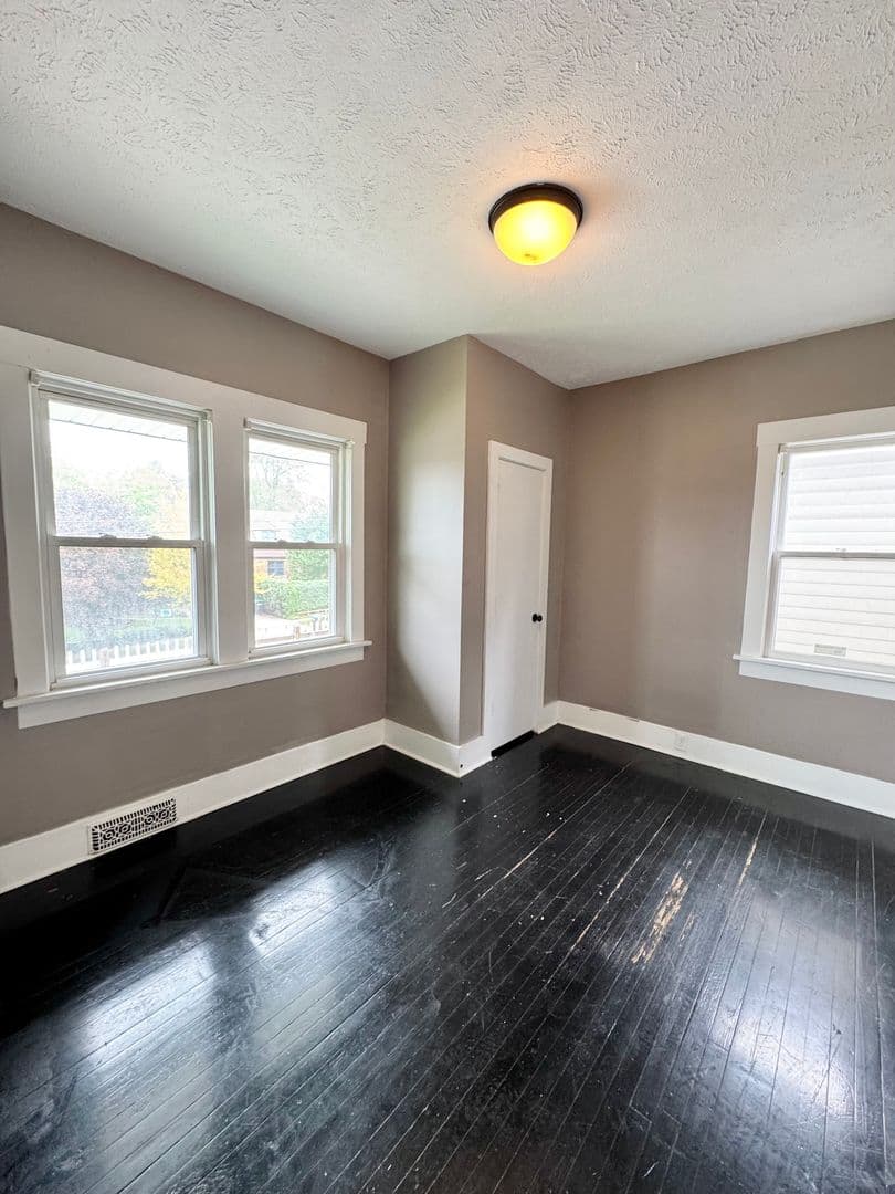 Omaha Apartment: 5148 Dodge St